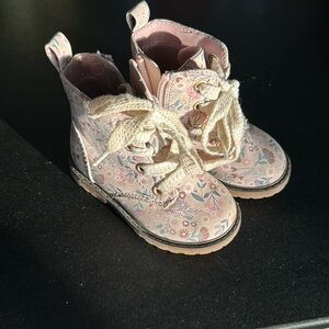 Cat & Jack toddler size 5 girls boots with zip sides